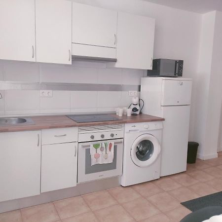 Centro Bernabeu Wizink Feria Aeropuerto Appartement Madrid Buitenkant foto