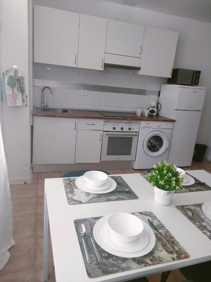 Centro Bernabeu Wizink Feria Aeropuerto Appartement Madrid Buitenkant foto